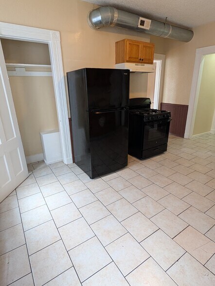 Building Photo - 92 Sylvan Ave