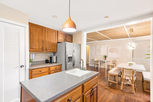 Building Photo - 303 Lang Rd