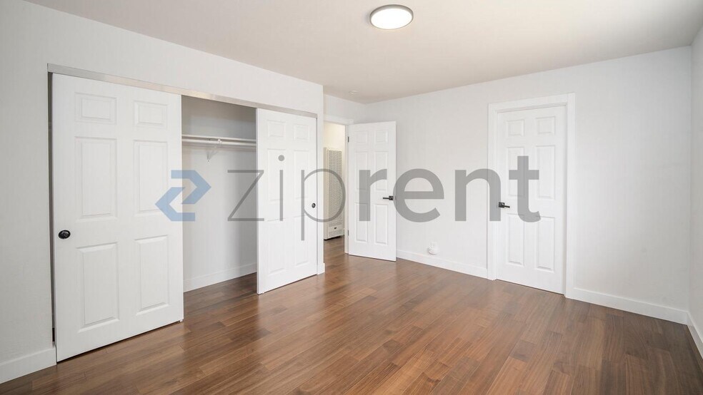 Building Photo - Unit