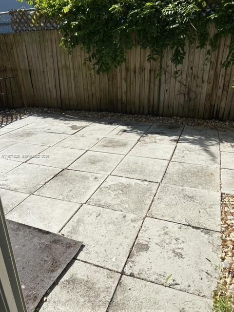 Building Photo - 2539 S Bayshore Dr