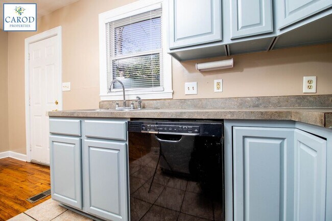 Building Photo - Cozy Cottage Near Uptown Charlotte