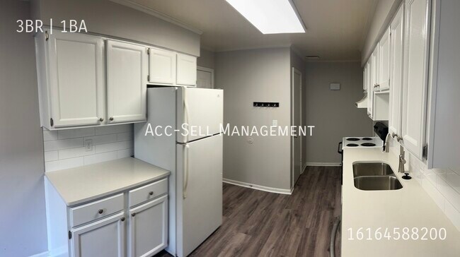 Building Photo - 6450 Bella Vista Dr NE