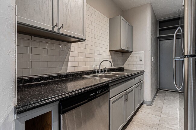 Building Photo - 2 Bed 1 Bath Duplex in NE OKC