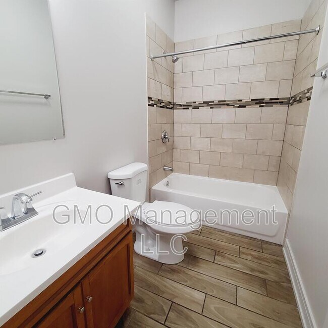 Building Photo - 4048 W Lexington St