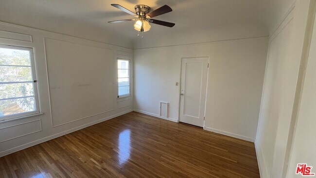 Building Photo - 1553 S Durango Ave