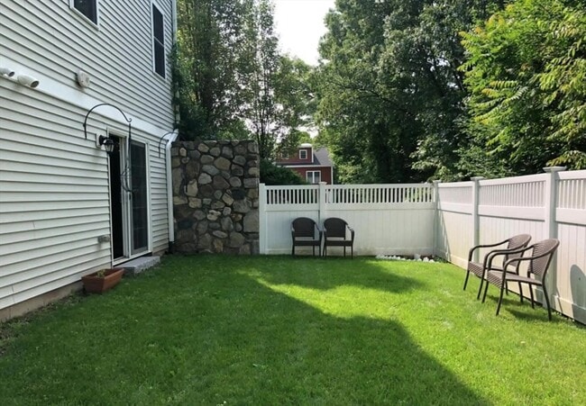 Building Photo - 8 Summer Hill Cir