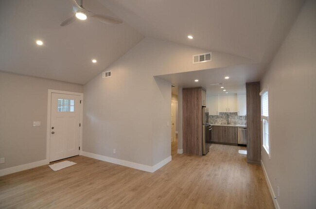 Building Photo - 1109 Pine St