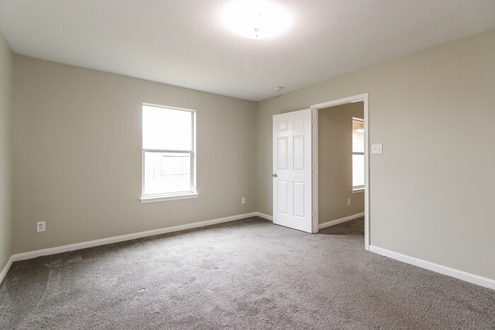 Building Photo - 4810 Tulip Trail Ln