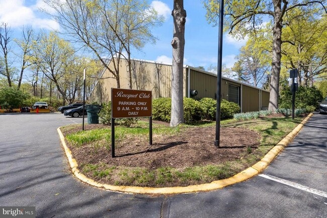 Building Photo - 203 Yoakum Pkwy