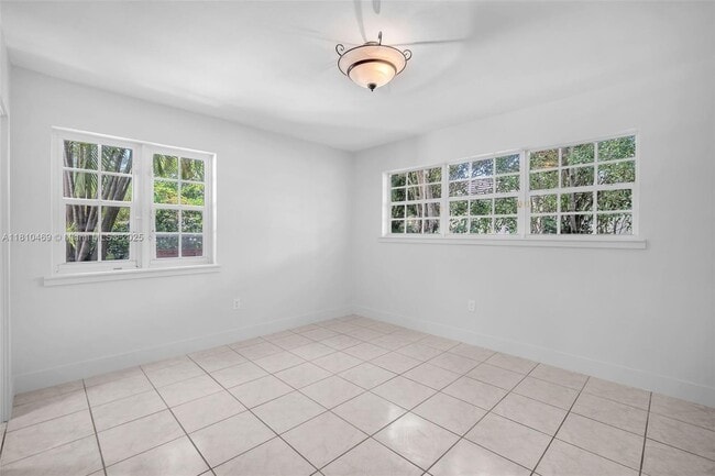 Building Photo - 1525 Trevino Ave