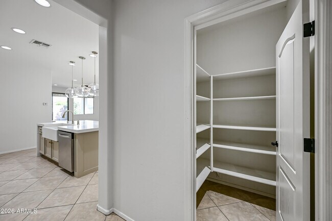 Building Photo - 23862 W Gibson Ln