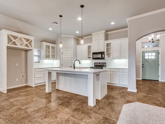 Building Photo - 5301 NW 162nd Ter, Edmond, OK 73013