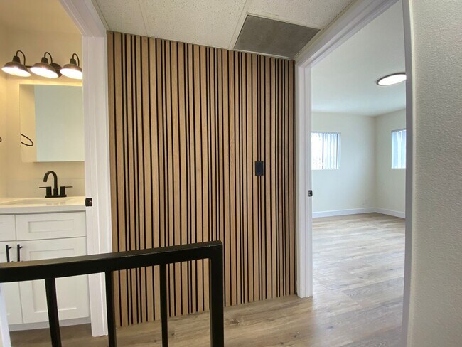 Building Photo - 2500 Abbot Kinney Blvd