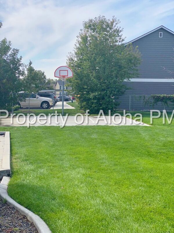 Building Photo - 1053 W Pine Ave