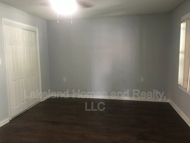 Building Photo - 1060 E Wabash St