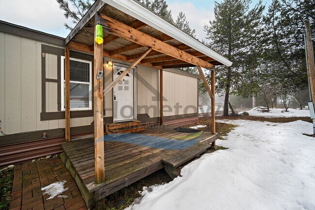 Building Photo - 2 Bedroom 2 Bathroom Home with Off-Street Parking Available in Athol!