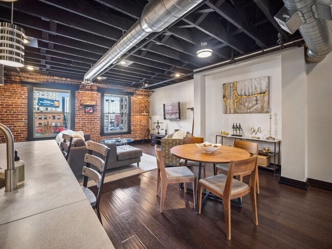 Building Photo - 401 W 1st Ave