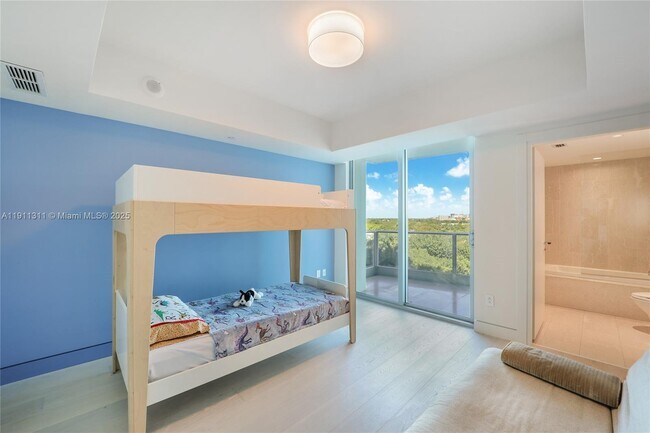 Building Photo - 2627 S Bayshore Dr