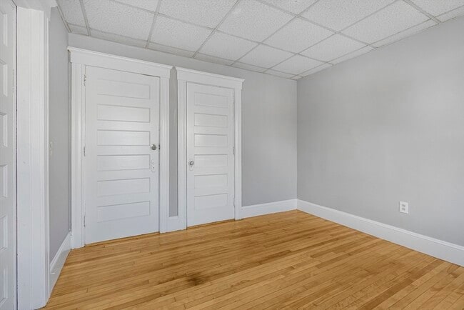 Building Photo - 423 Park Ave