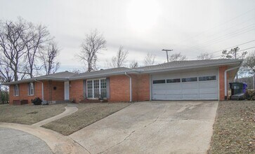 Building Photo - 906 Carey Dr