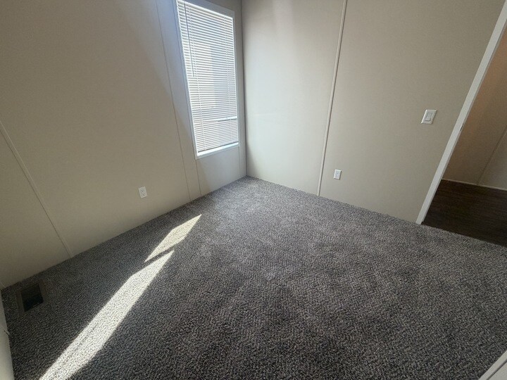 Building Photo - 38127 Ducharme Dr