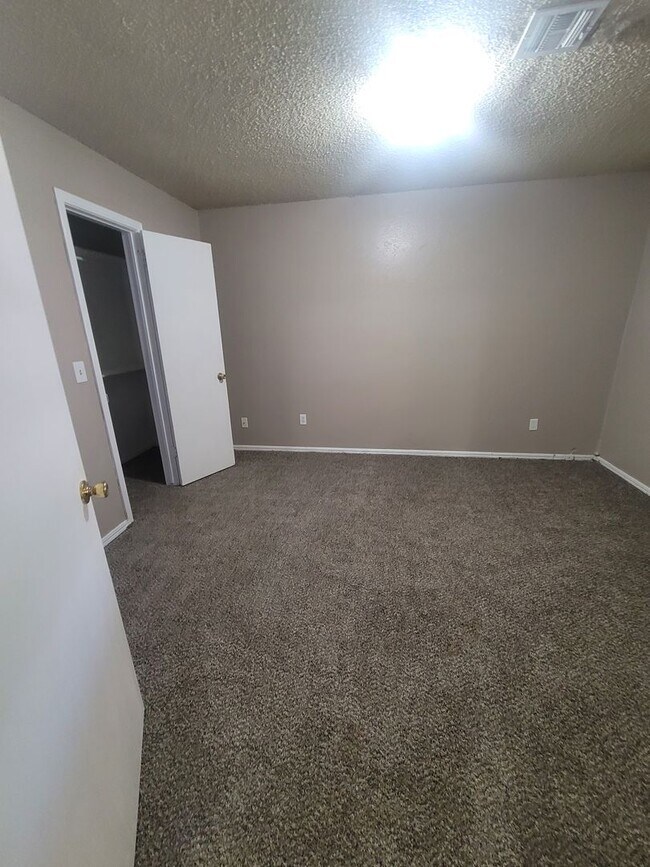 Building Photo - 4 Bedroom Rent to Own Home Available!