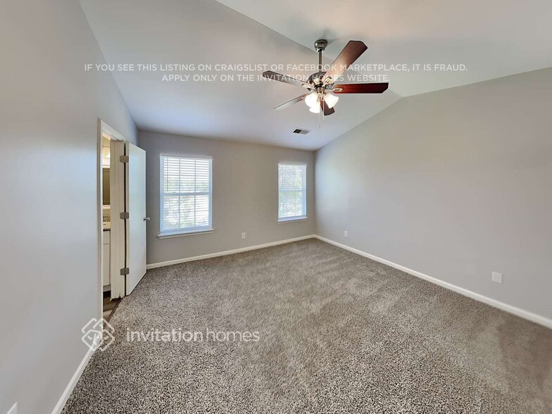Building Photo - 410 Queens Dr SW