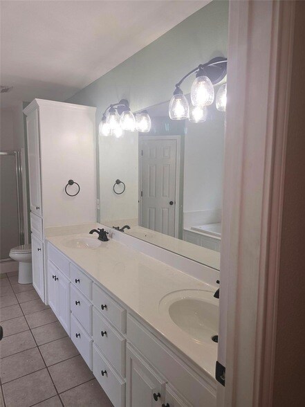 Building Photo - 1811 W Spanish Oak Dr