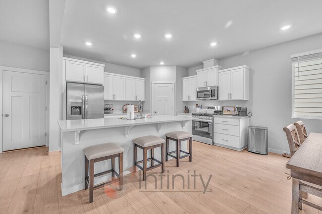 Building Photo - 8943 SW Vermillion Dr