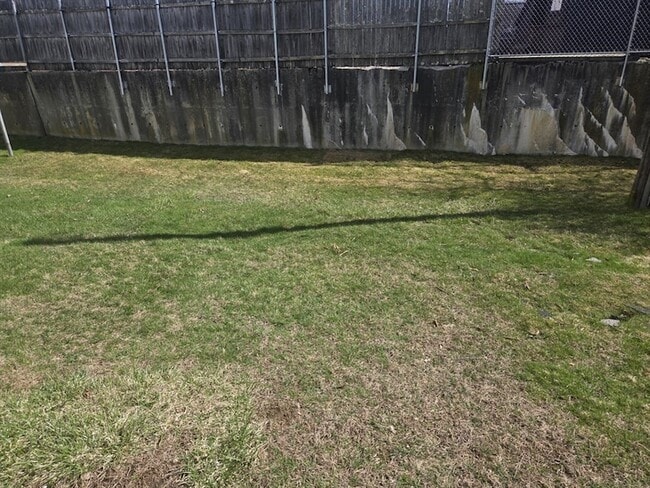 Building Photo - 0 Town House Ct