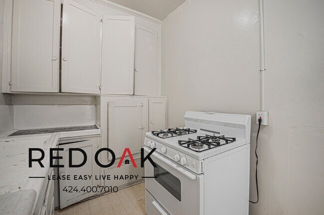 Building Photo - 746 S Coronado St