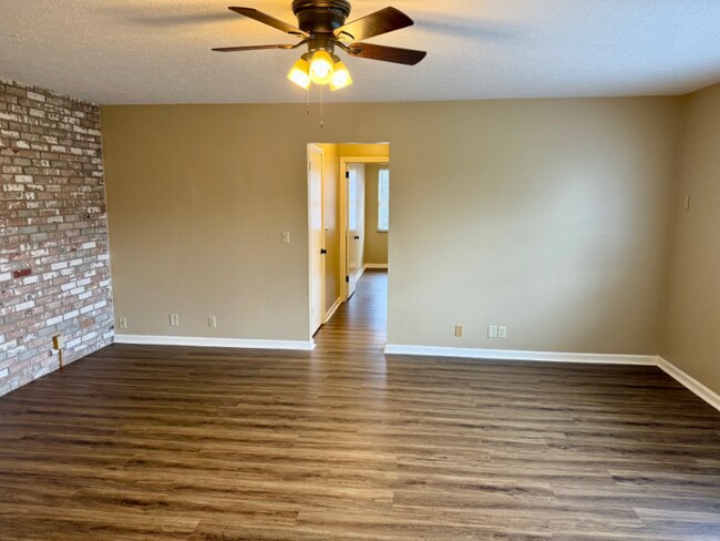 Building Photo - 515 Monroe Ave