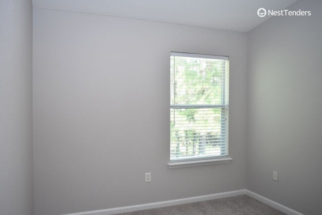 Building Photo - Three Bedroom in Cambridge at Oak Leaf Pla...