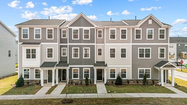Building Photo - Gorgeous New Construction!  Updated Kitche...