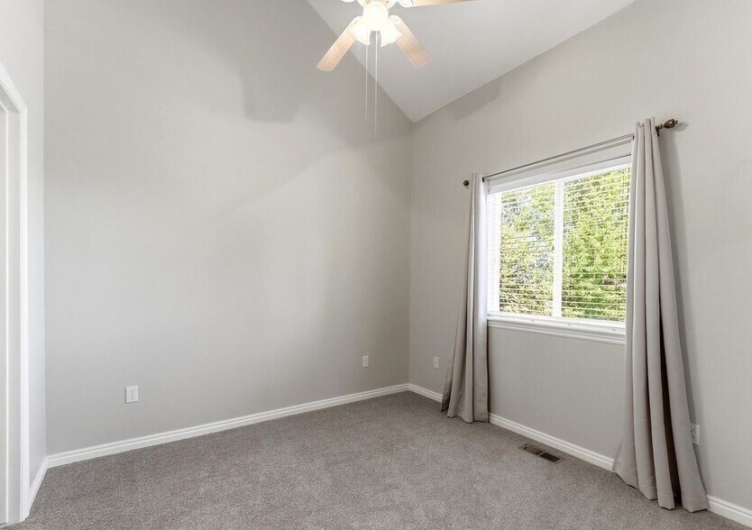 Building Photo - 1422 Cutter Ln