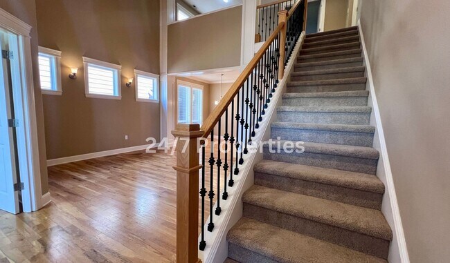 Building Photo - Large 4BD I 2.5BA Home - West Linn!