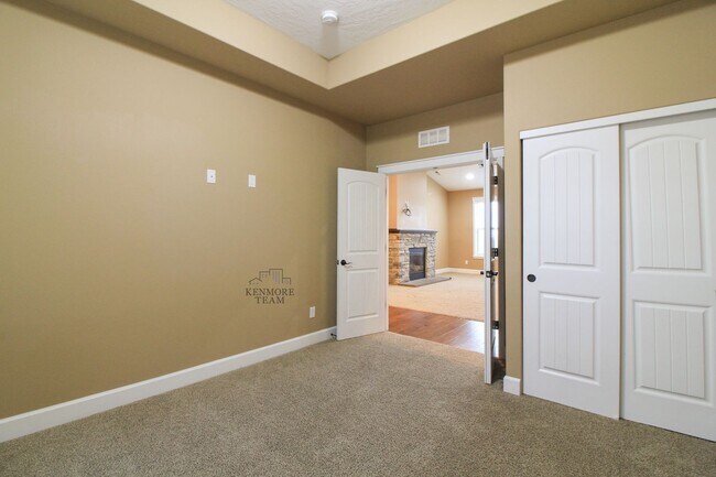 Building Photo - 3 Bed/2.5 Bath House + an Office in South ...