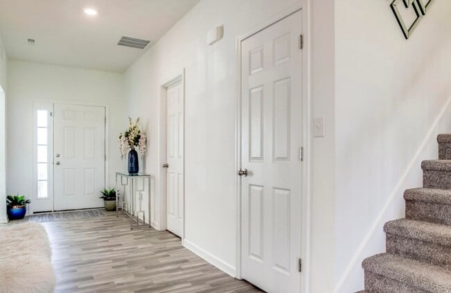 Building Photo - 4BR/2/5 Bath Home for Rent - Overlook at Eastwood - Two Car Garage!