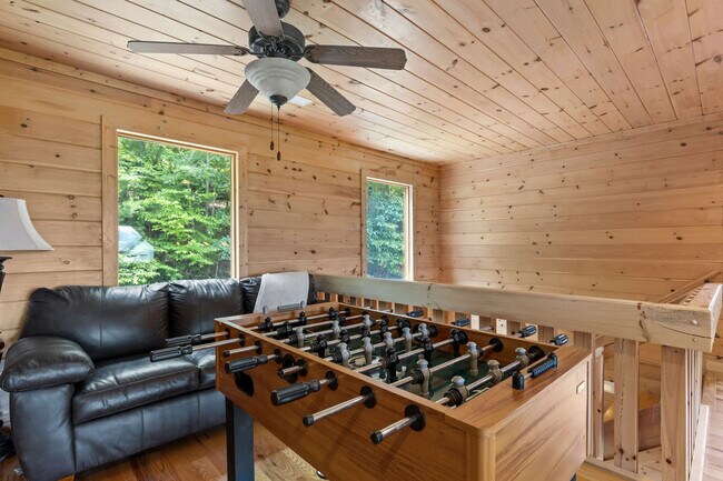 Building Photo - 121 Pontoosuc Dr