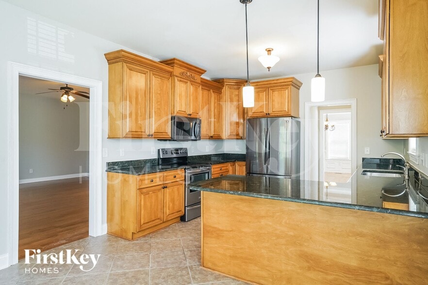 Building Photo - 15 Falling Oak Ct