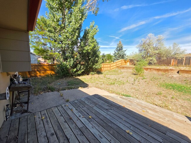 Building Photo - 3 Bedroom 2 Bathroom House With Huge Backy...