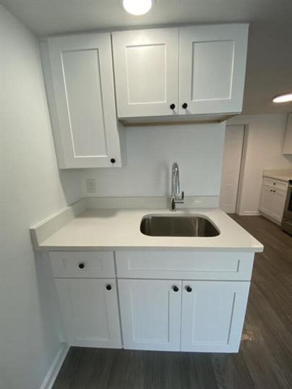 Building Photo - 1131 Queen St N