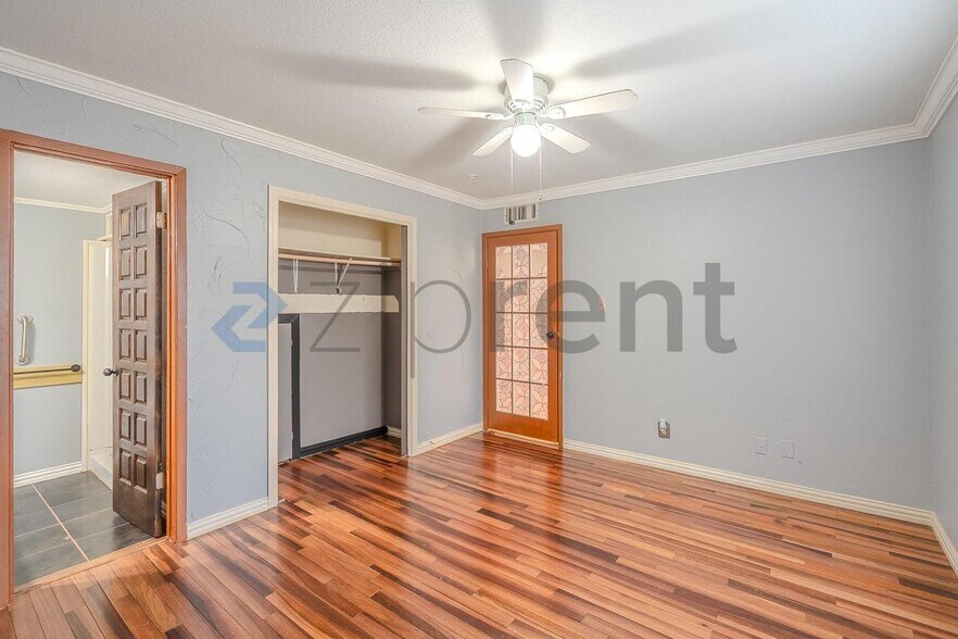 Building Photo - Unit 403
