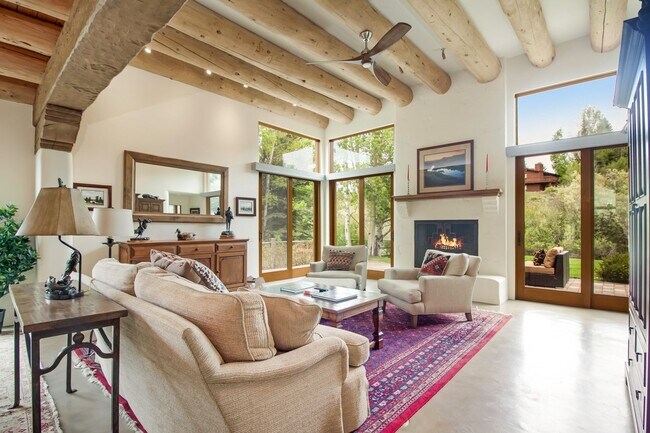 Building Photo - Sun Valley Home, Fully Furnished and Move-in Ready