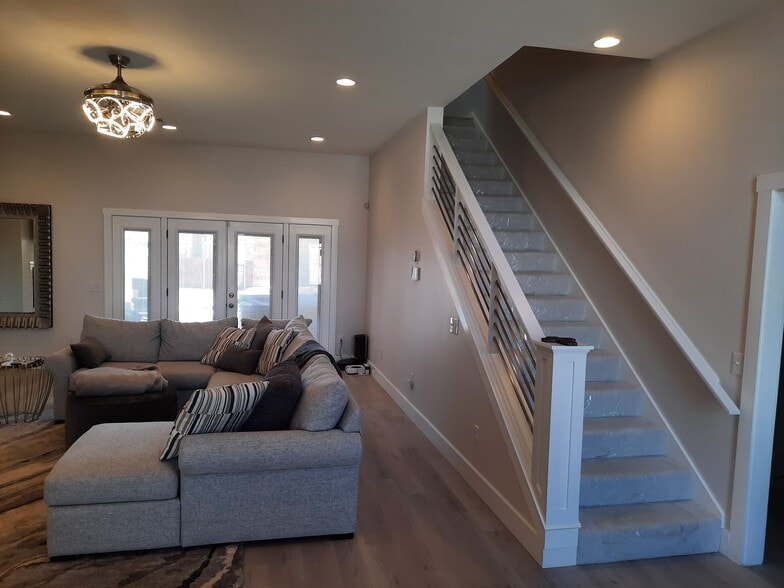 Building Photo - 1735 Woodridge Dr