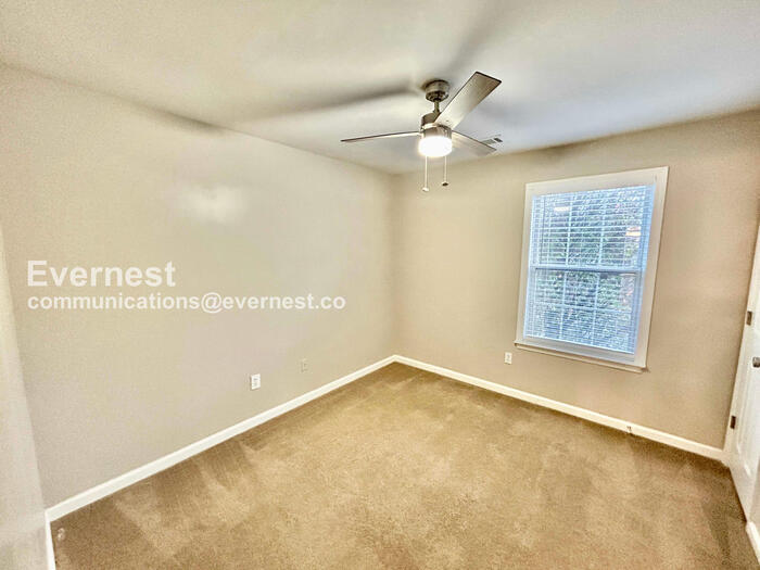 Building Photo - 2250 Winthrope Way Dr