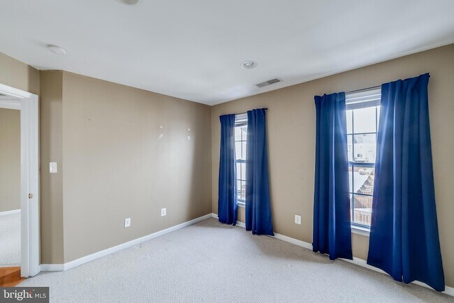 Building Photo - 22072 Avonworth Square