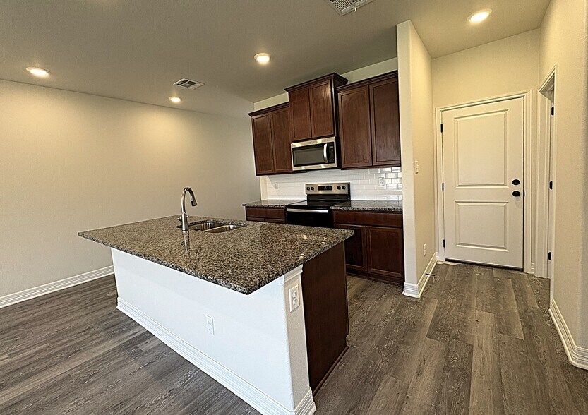 Building Photo - 1166 Lindsey Dr