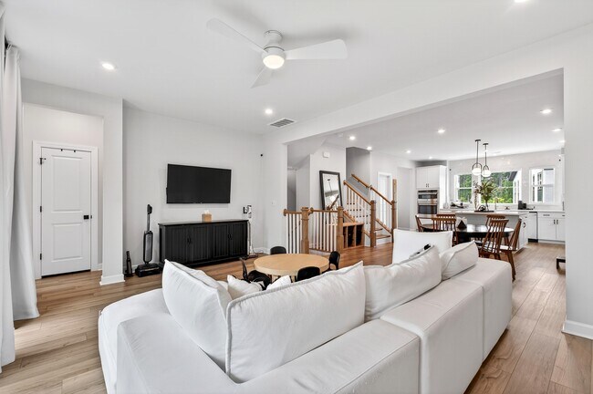 Building Photo - 4730 Cypress Tree Ln