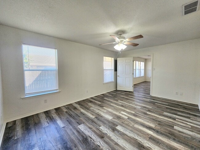 Building Photo - 5314 Hannah Dr